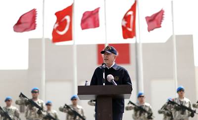 Millî Savunma Bakanı Hulusi Akar, Katar’da Görevli Mehmetçik ile Bir Araya Geldi