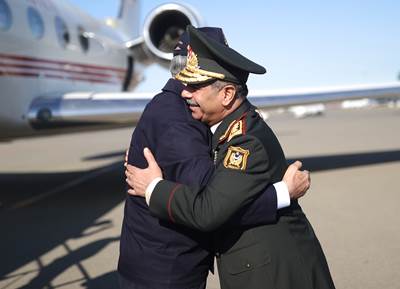 Millî Savunma Bakanı Hulusi Akar ve Azerbaycan Savunma Bakanı Orgeneral Zakir Hasanov Bakü’de Bir Araya Geldi 