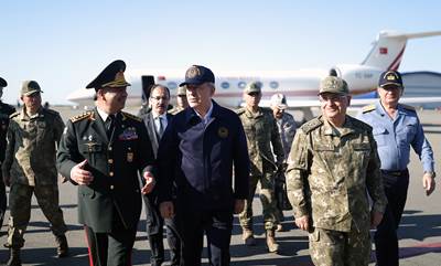 Millî Savunma Bakanı Hulusi Akar ve Azerbaycan Savunma Bakanı Orgeneral Zakir Hasanov Bakü’de Bir Araya Geldi 