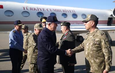 Millî Savunma Bakanı Hulusi Akar ve Azerbaycan Savunma Bakanı Orgeneral Zakir Hasanov Bakü’de Bir Araya Geldi 
