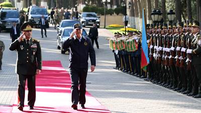 Millî Savunma Bakanı Hulusi Akar ve Azerbaycan Savunma Bakanı Orgeneral Zakir Hasanov Bakü’de Bir Araya Geldi 