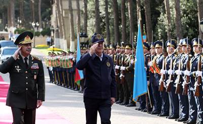Millî Savunma Bakanı Hulusi Akar ve Azerbaycan Savunma Bakanı Orgeneral Zakir Hasanov Bakü’de Bir Araya Geldi 