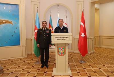 Millî Savunma Bakanı Hulusi Akar ve Azerbaycan Savunma Bakanı Orgeneral Zakir Hasanov Bakü’de Bir Araya Geldi 