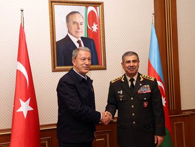 Millî Savunma Bakanı Hulusi Akar ve Azerbaycan Savunma Bakanı Orgeneral Zakir Hasanov Bakü’de Bir Araya Geldi 