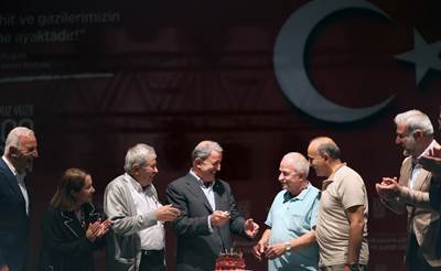 Millî Savunma Bakanı Hulusi Akar, İstanbul’da Şehit Ailelerimiz ve Gazilerimizin Katılımıyla Gerçekleşen Geceye İştirak Etti
