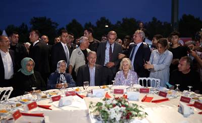 Millî Savunma Bakanı Hulusi Akar, İstanbul’da Şehit Ailelerimiz ve Gazilerimizin Katılımıyla Gerçekleşen Geceye İştirak Etti