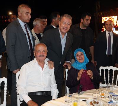 Millî Savunma Bakanı Hulusi Akar, İstanbul’da Şehit Ailelerimiz ve Gazilerimizin Katılımıyla Gerçekleşen Geceye İştirak Etti