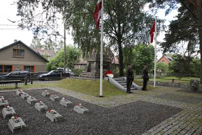 Letonya’daki Şehitliğe 17 Yıl Aradan Sonra İlk Ziyaret