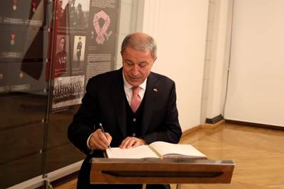 Millî Savunma Bakanı Hulusi Akar, Letonya Başbakan Yardımcısı ve Savunma Bakanı Artis Pabriks ile Görüştü