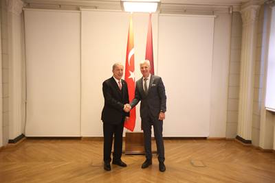 Millî Savunma Bakanı Hulusi Akar, Letonya Başbakan Yardımcısı ve Savunma Bakanı Artis Pabriks ile Görüştü