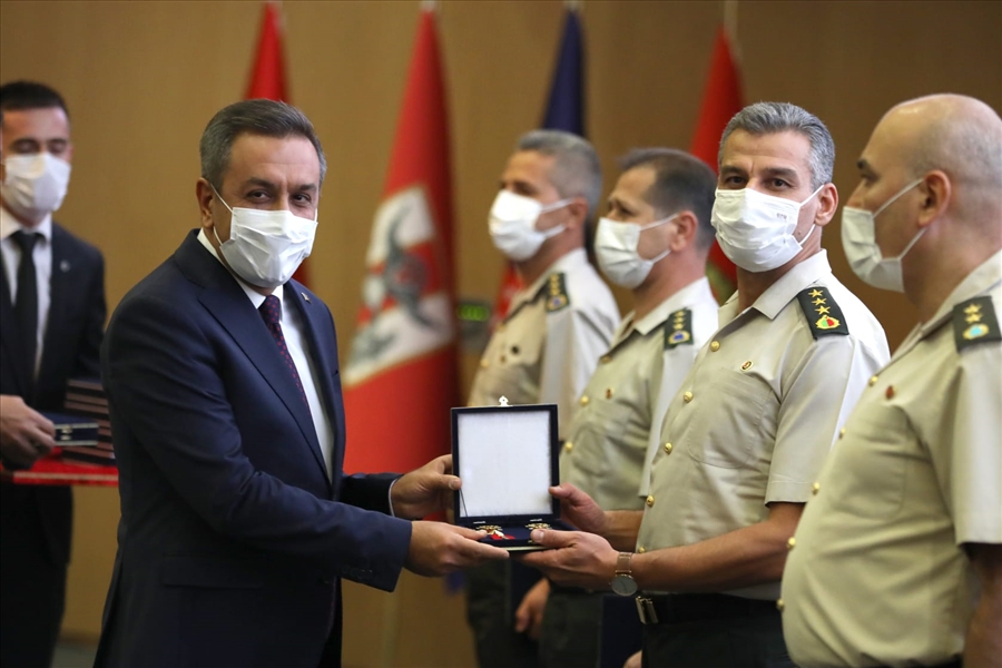 TSK’da Terfi Eden Personele Yeni Rütbeleri Verildi