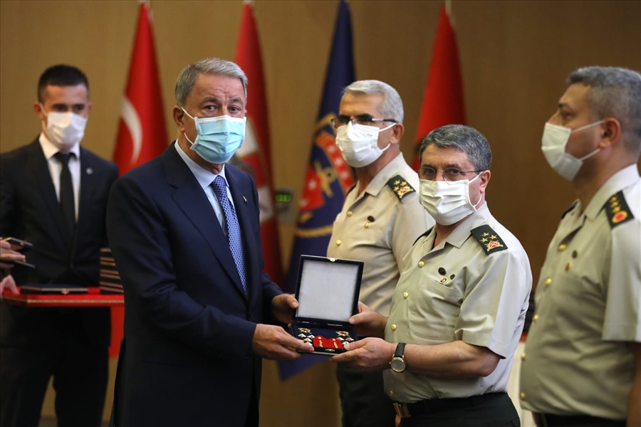 TSK’da Terfi Eden Personele Yeni Rütbeleri Verildi