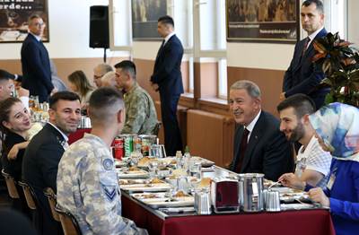 Millî Savunma Bakanı Hulusi Akar ve Beraberindeki TSK Komuta Kademesi Gaziler Günü Dolayısıyla Düzenlenen Törene Katıldı