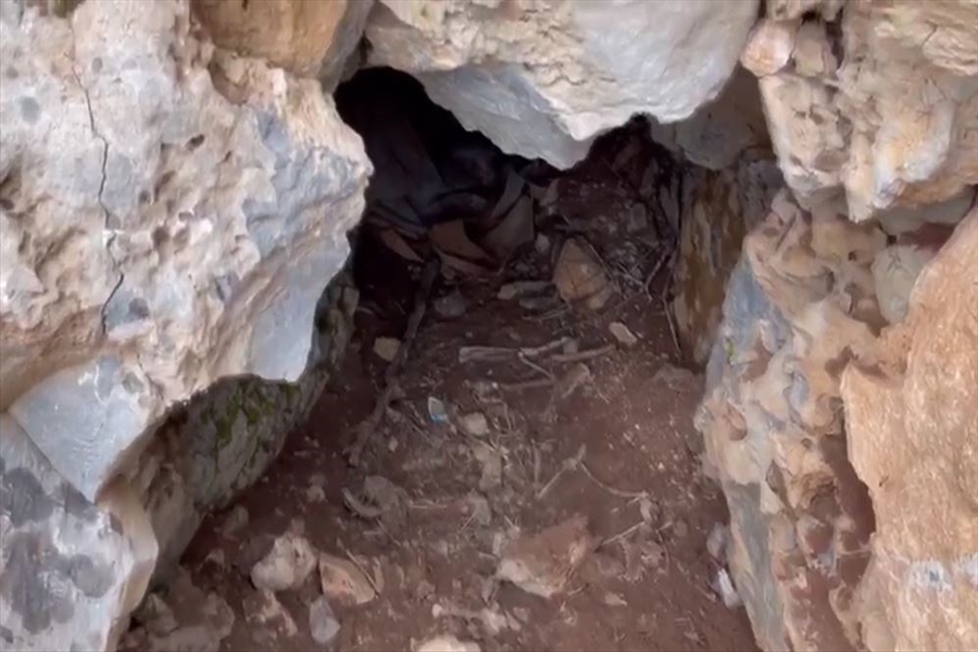 Komandolarımız Teröristlere Ait Sığınak, Barınak ve Mağaralara Teker Teker Girerek Teröristlerin İzini Sürüyor 