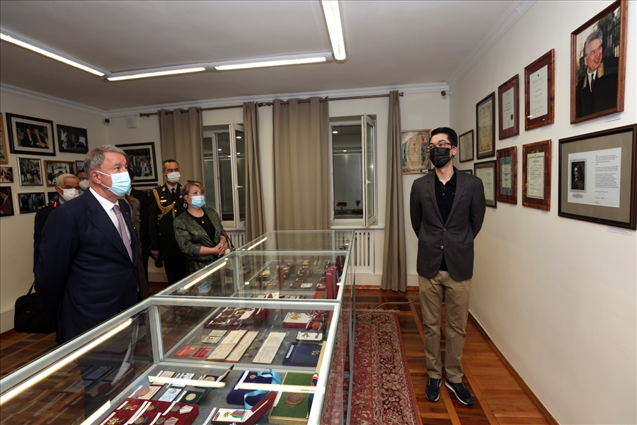 Millî Savunma Bakanı Hulusi Akar, “Bozkırın Bilge Kalemi” Cengiz Aytmatov’un Müze Evini Ziyaret Etti