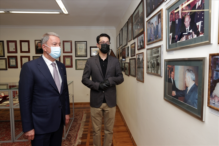 Millî Savunma Bakanı Hulusi Akar, “Bozkırın Bilge Kalemi” Cengiz Aytmatov’un Müze Evini Ziyaret Etti