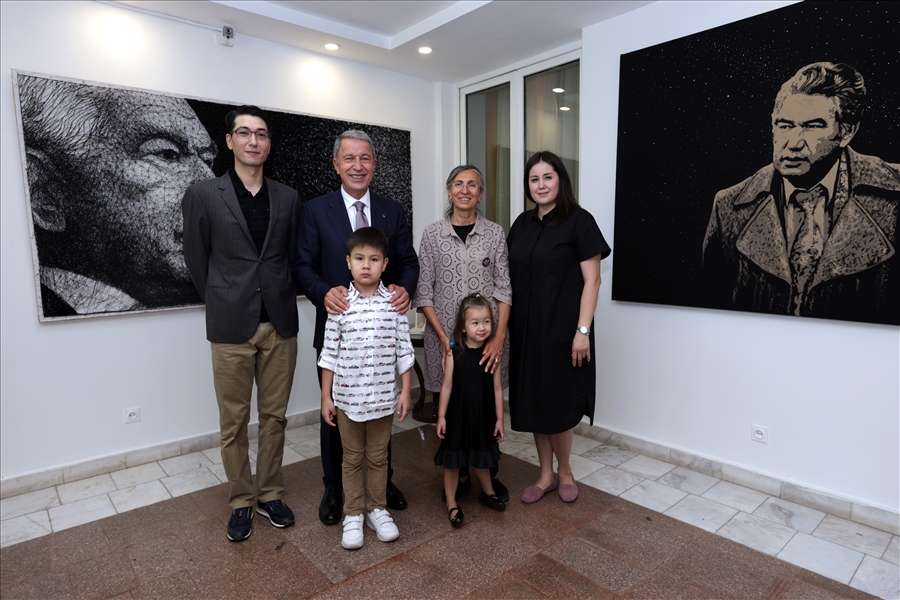 Millî Savunma Bakanı Hulusi Akar, “Bozkırın Bilge Kalemi” Cengiz Aytmatov’un Müze Evini Ziyaret Etti