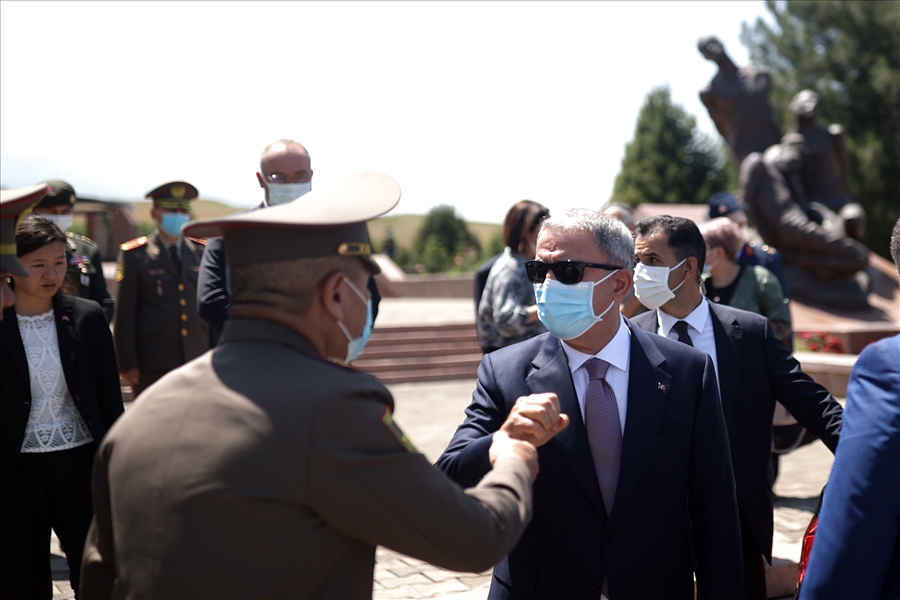 Millî Savunma Bakanı Hulusi Akar, “Bozkırın Bilge Kalemi” Cengiz Aytmatov’un Müze Evini Ziyaret Etti