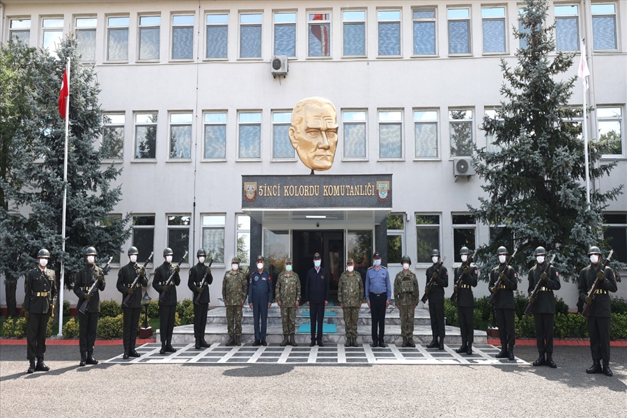 Millî Savunma Bakanı Hulusi Akar, TSK Komuta Kademesi ile 5’inci Kolordu Komutanlığında İnceleme ve Denetlemelerde Bulundu 