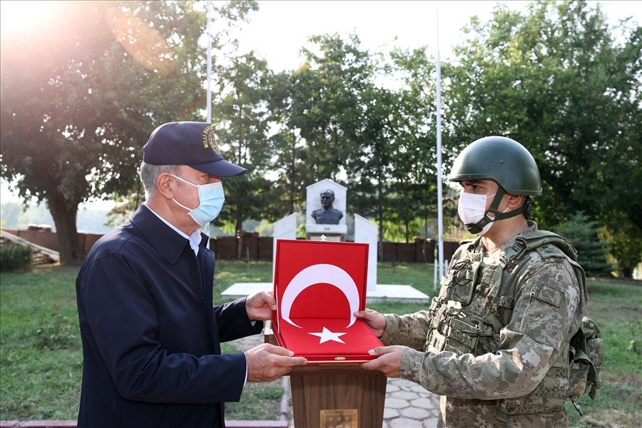 Millî Savunma Bakanı Hulusi Akar Beraberinde TSK Komuta Kademesi ile Yunanistan Sınırına Gitti