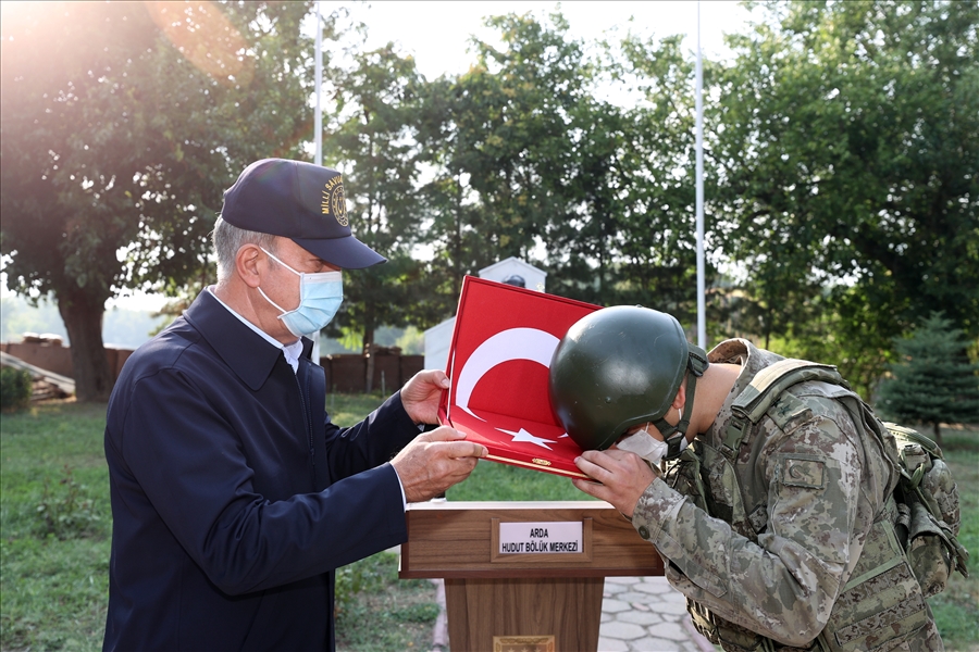 Millî Savunma Bakanı Hulusi Akar Beraberinde TSK Komuta Kademesi ile Yunanistan Sınırına Gitti