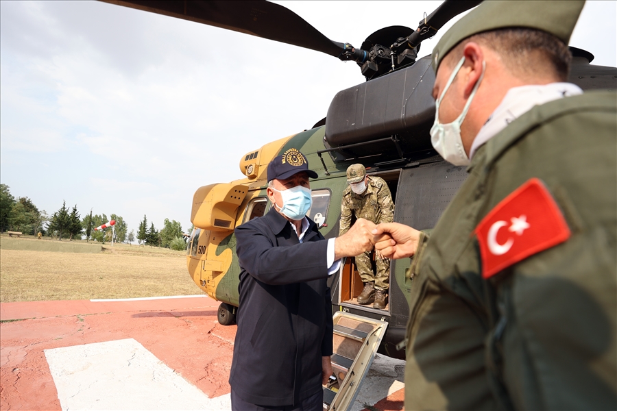 Millî Savunma Bakanı Hulusi Akar Beraberinde TSK Komuta Kademesi ile Yunanistan Sınırına Gitti