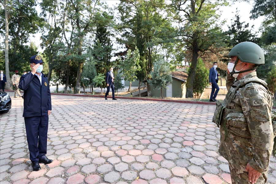 Millî Savunma Bakanı Hulusi Akar Beraberinde TSK Komuta Kademesi ile Yunanistan Sınırına Gitti