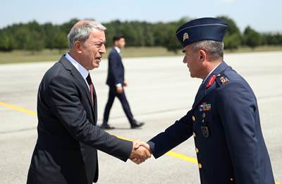 Millî Savunma Bakanı Hulusi Akar ve Beraberindeki TSK Komuta Kademesi Kütahya’da Bulunan Hava Er Eğitim Tugay Komutanlığına Gitti