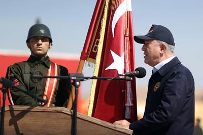 Millî Savunma Bakanı Hulusi Akar, Şırnak’taki 8’inci Hudut Alay Komutanlığına Sancak Verdi