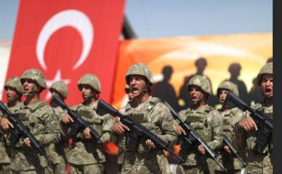 Millî Savunma Bakanı Hulusi Akar, Şırnak’taki 8’inci Hudut Alay Komutanlığına Sancak Verdi