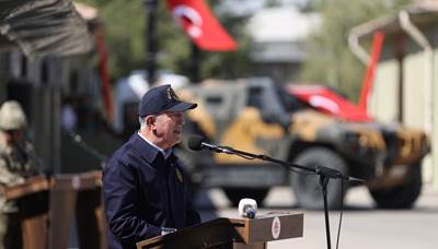 Millî Savunma Bakanı Hulusi Akar, Şırnak’taki 8’inci Hudut Alay Komutanlığına Sancak Verdi