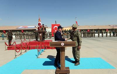 Millî Savunma Bakanı Hulusi Akar, Şırnak’taki 8’inci Hudut Alay Komutanlığına Sancak Verdi