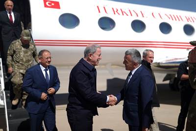 Millî Savunma Bakanı Hulusi Akar, Şırnak’taki 8’inci Hudut Alay Komutanlığına Sancak Verdi