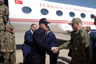 Millî Savunma Bakanı Hulusi Akar, Şırnak’taki 8’inci Hudut Alay Komutanlığına Sancak Verdi