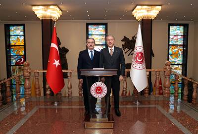 Millî Savunma Bakanı Hulusi Akar, Hava Kuvvetleri Eski Komutanı Emekli Orgeneral Hasan Küçükakyüz’ü Kabul Etti