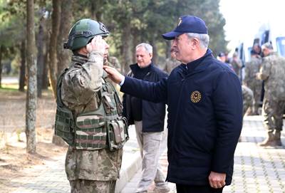 Millî Savunma Bakanı Hulusi Akar ve Beraberindeki TSK Komuta Kademesi, “Rüzgâr Alayı” Olarak da Bilinen 5’inci Komando Alay Komutanlığında İnceleme ve Denetlemelerde Bulundu