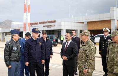 Millî Savunma Bakanı Hulusi Akar ve Beraberindeki TSK Komuta Kademesi, “Rüzgâr Alayı” Olarak da Bilinen 5’inci Komando Alay Komutanlığında İnceleme ve Denetlemelerde Bulundu
