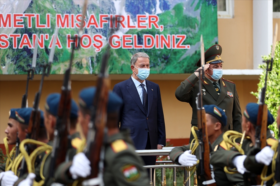 Millî Savunma Bakanı Hulusi Akar, Tacikistan Savunma Bakanı Korg. Şerali Mirzo ile Görüştü