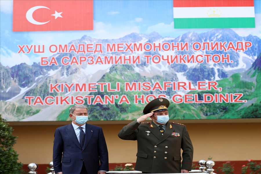 Millî Savunma Bakanı Hulusi Akar, Tacikistan Savunma Bakanı Korg. Şerali Mirzo ile Görüştü