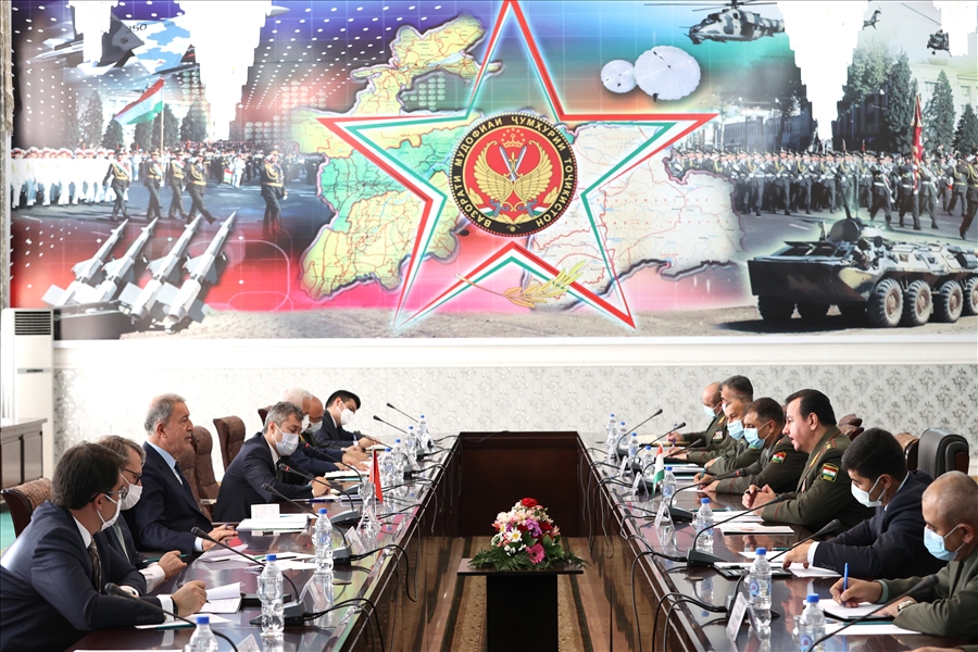 Millî Savunma Bakanı Hulusi Akar, Tacikistan Savunma Bakanı Korg. Şerali Mirzo ile Görüştü