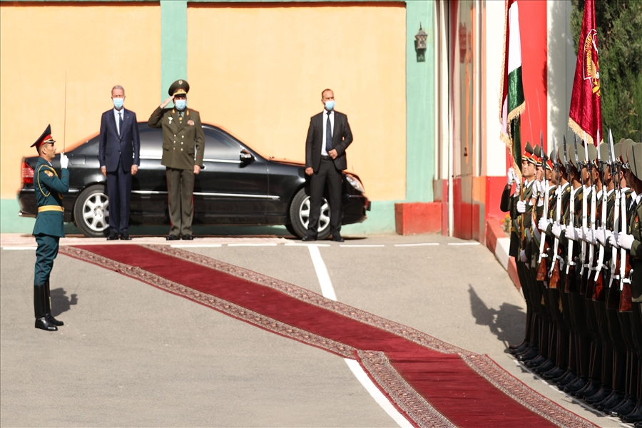Millî Savunma Bakanı Hulusi Akar, Tacikistan Savunma Bakanı Korg. Şerali Mirzo ile Görüştü
