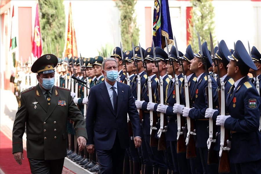 Millî Savunma Bakanı Hulusi Akar, Tacikistan Savunma Bakanı Korg. Şerali Mirzo ile Görüştü