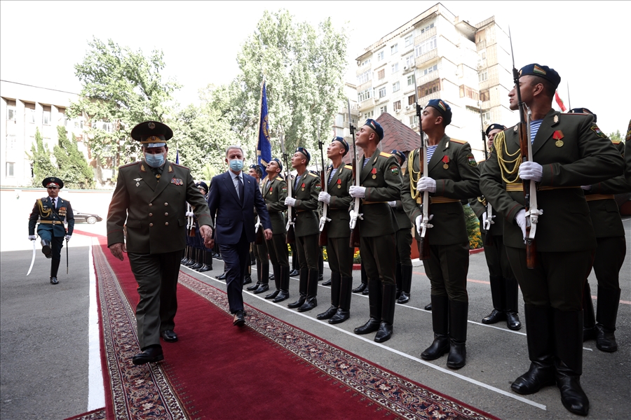 Millî Savunma Bakanı Hulusi Akar, Tacikistan Savunma Bakanı Korg. Şerali Mirzo ile Görüştü