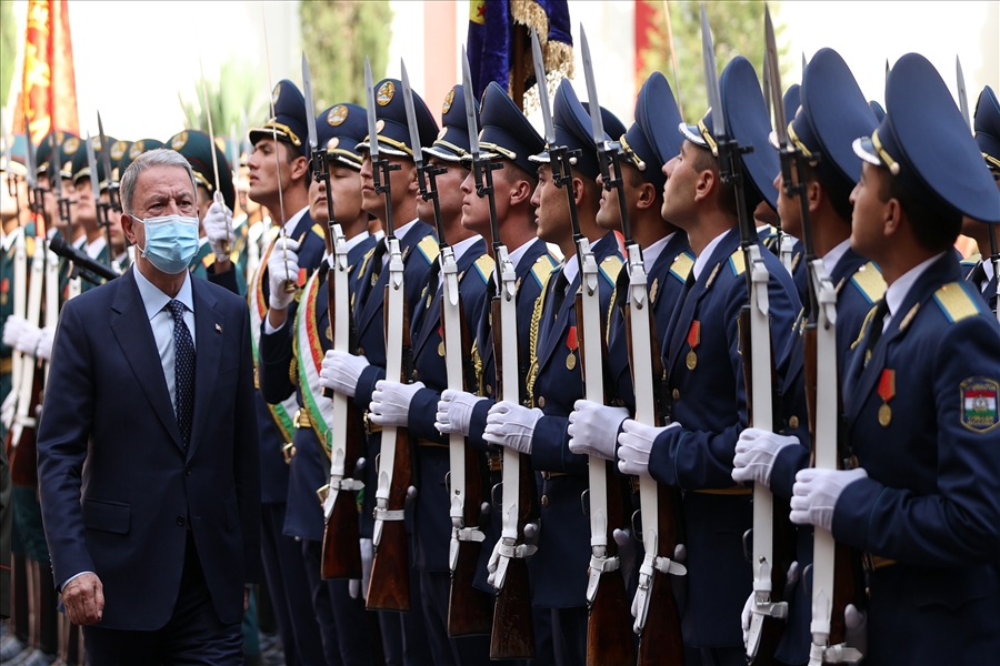 Millî Savunma Bakanı Hulusi Akar, Tacikistan Savunma Bakanı Korg. Şerali Mirzo ile Görüştü