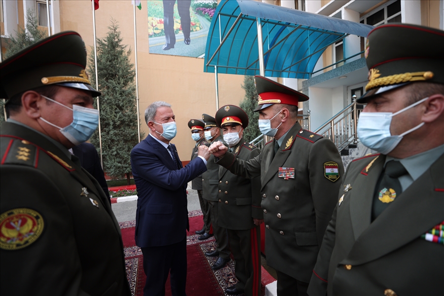 Millî Savunma Bakanı Hulusi Akar, Tacikistan Savunma Bakanı Korg. Şerali Mirzo ile Görüştü