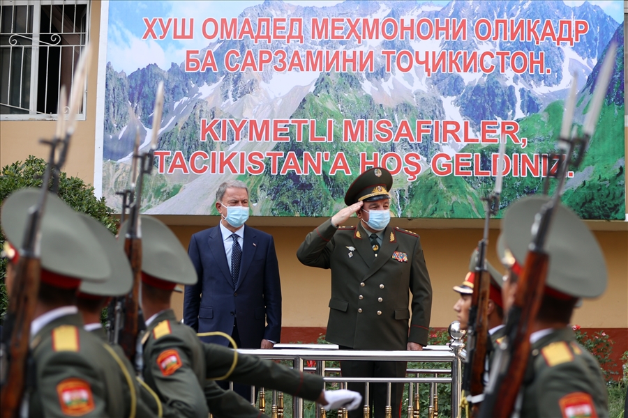 Millî Savunma Bakanı Hulusi Akar, Tacikistan Savunma Bakanı Korg. Şerali Mirzo ile Görüştü