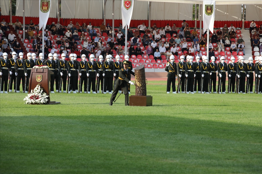 Cumhurbaşkanımız Sn. Erdoğan: “FETÖ İhanet Çetesi ile İrtibatı Olan Yaklaşık 21 Bin TSK Mensubunun Ordumuzla İlişiğini Kestik.”