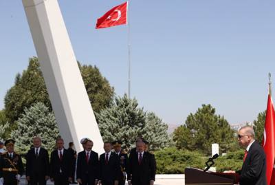 Cumhurbaşkanımız Sn. Erdoğan, Beraberinde Millî Savunma Bakanı Hulusi Akar ve TSK Komuta Kademesi ile Devlet Mezarlığını Ziyaret Etti