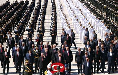 Cumhurbaşkanımız Sn. Erdoğan Başkanlığındaki Devlet Erkânı Anıtkabir’i Ziyaret Etti