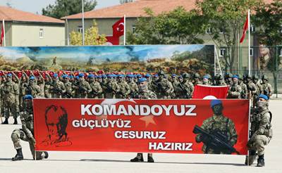 Zorlu Eğitimi Tamamlayan Komandolar Yemin Etti